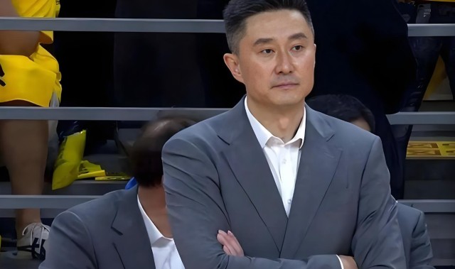 领先18分却输球！杜锋给球迷留下3大谜题，让人看不懂